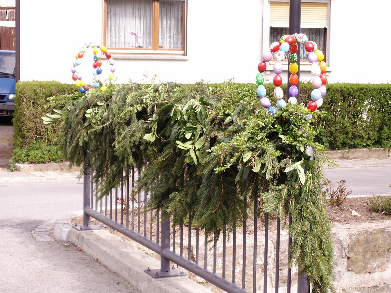 osterbrunnenaufbau201100007.jpg