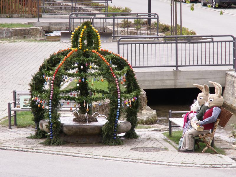 osterbrunnenaufbau201100019.jpg
